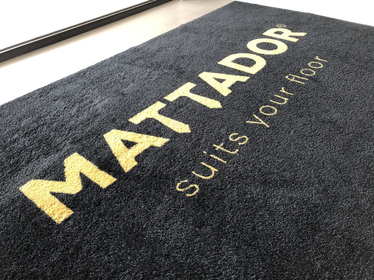 Deurmat met logo van Mattador